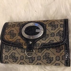 GUESS Wallet